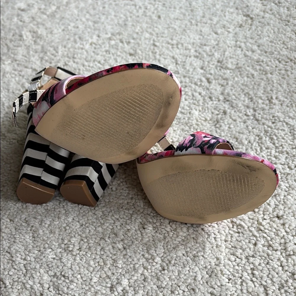 JustFab Women's Floral and Striped Heels - Picture 9 of 10
